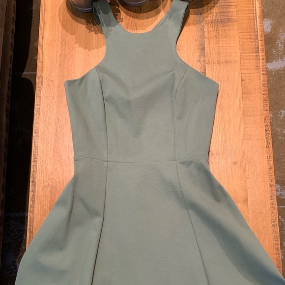 Dress - Picture 3 of 4